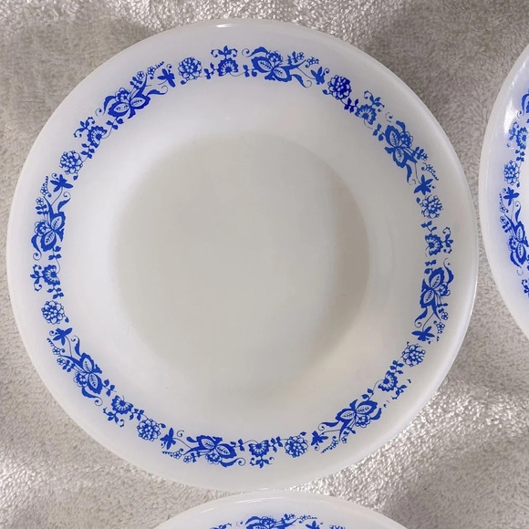 Vintage Termo-Rey Milk Glass Salad Plates W  Blue Floral Pattern x4 - Picture 5 of 9